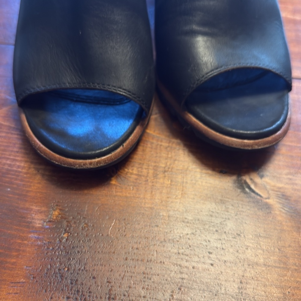 Sorel Black Leather Slip-On Mules - Picture 3 of 6